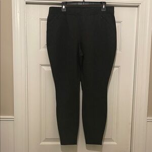NWT flattering J.Jill Ponto pull on stretchy leggings w/zipper pockets. Size Lg